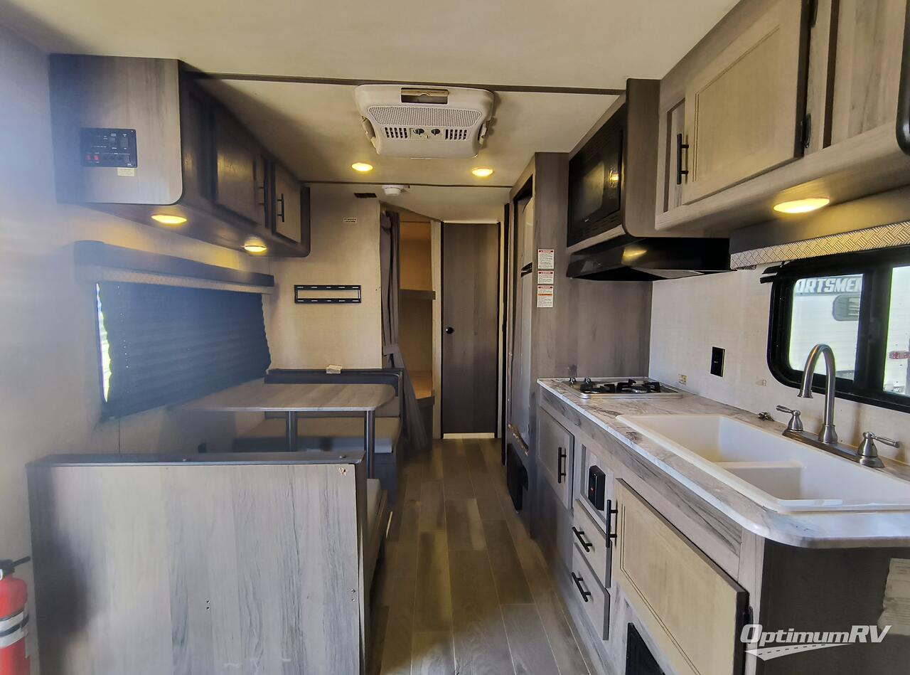 2022 Gulf Stream Kingsport Ultra Lite 248BH Photo 4