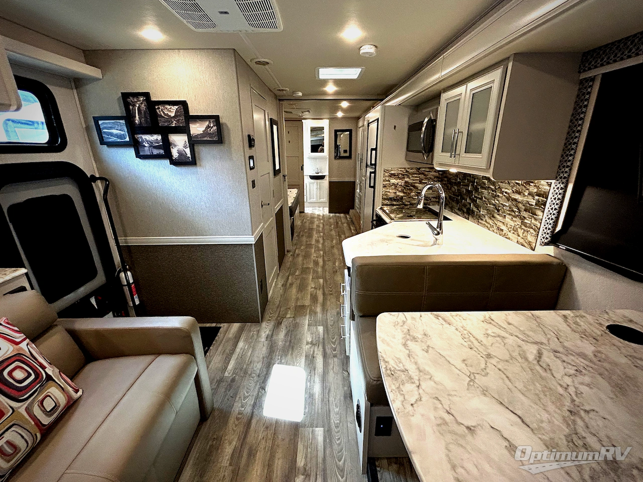 2021 Holiday Rambler Admiral 32S Photo 2