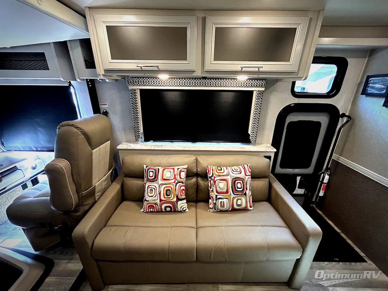 2021 Holiday Rambler Admiral 32S Photo 8