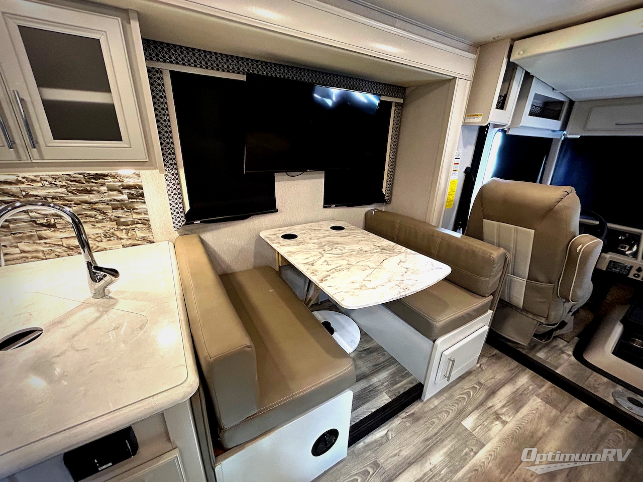 2021 Holiday Rambler Admiral 32S Photo 9