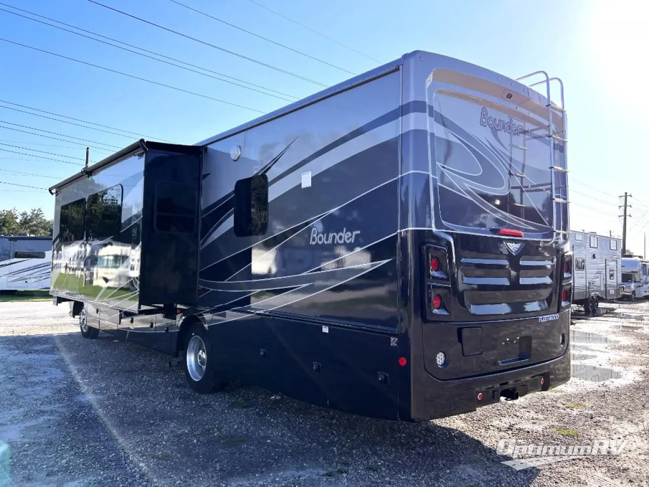 2020 Fleetwood Bounder 35K Photo 2