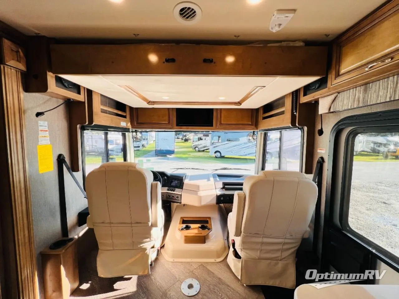 2020 Fleetwood Bounder 35K Photo 6