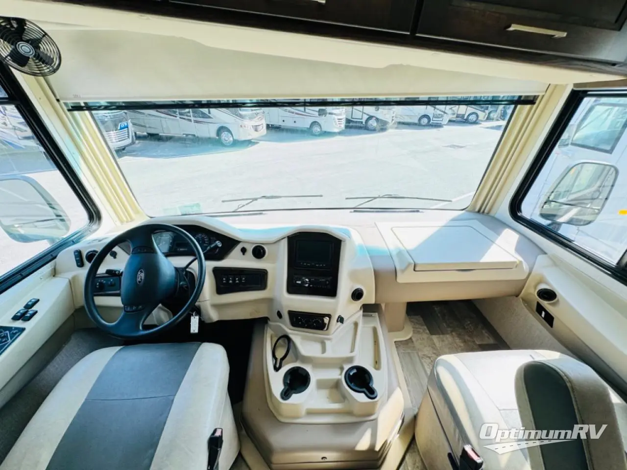 2019 Coachmen Mirada 32SS Photo 6