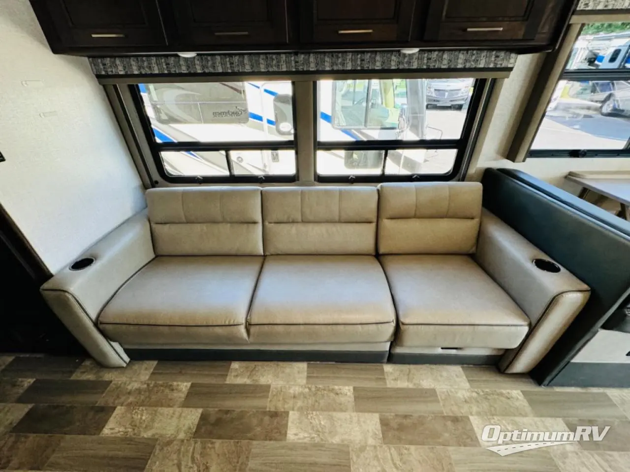 2019 Coachmen Mirada 32SS Photo 8