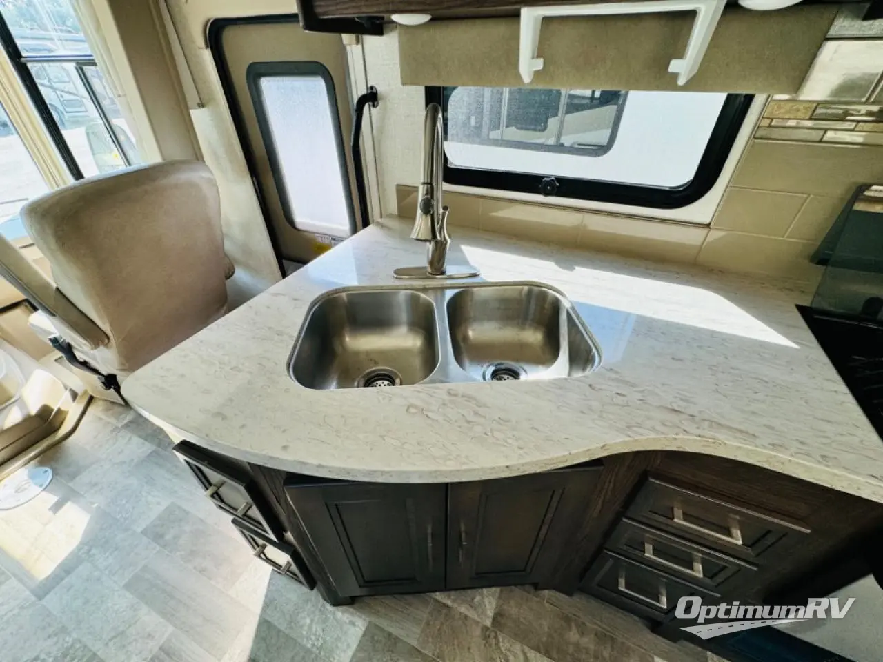 2019 Coachmen Mirada 32SS Photo 11