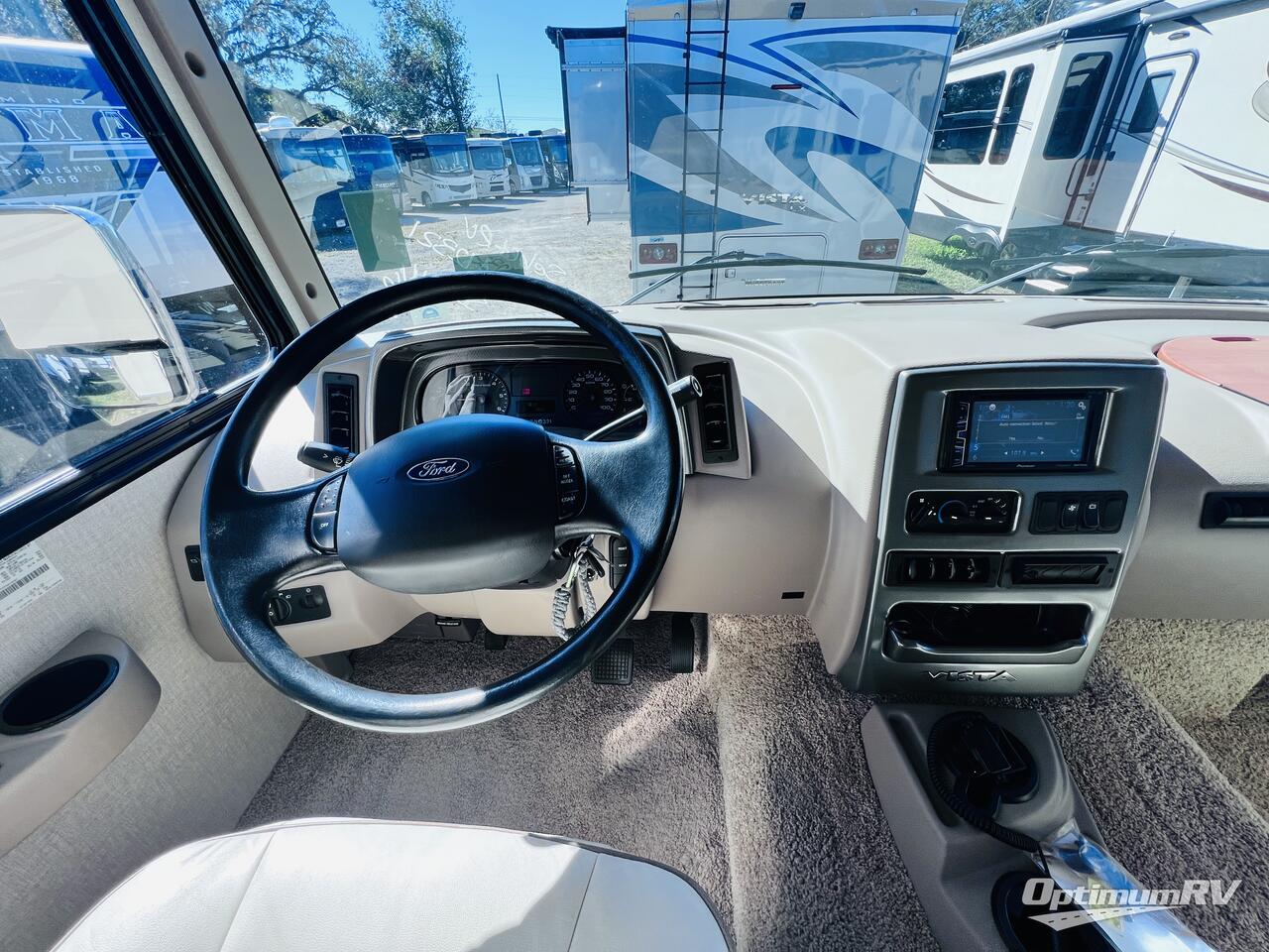 2016 Winnebago Vista LX 35F Photo 7