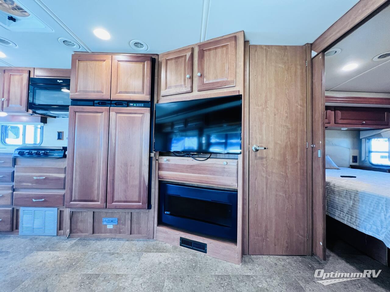 2016 Winnebago Vista LX 35F Photo 10