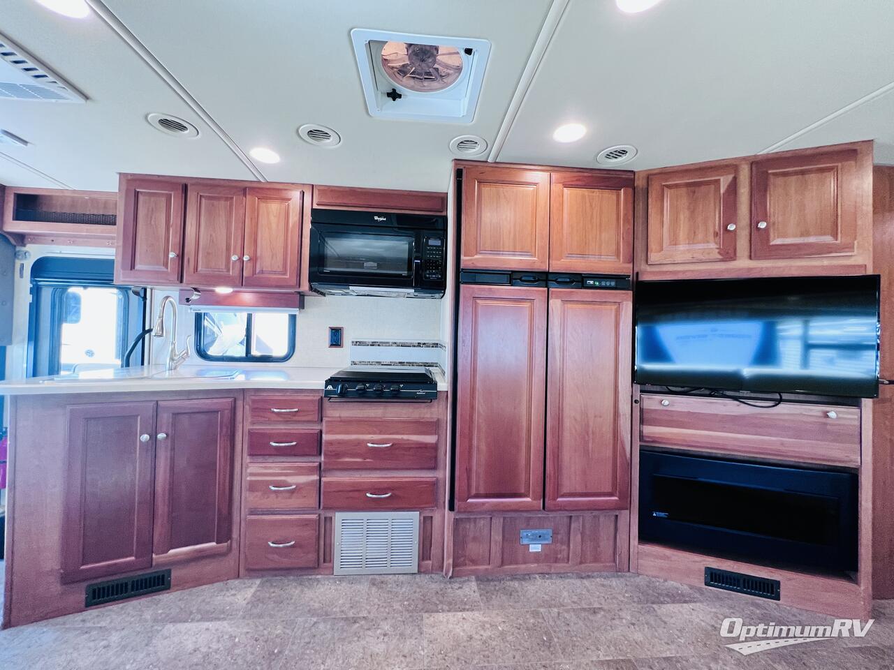 2016 Winnebago Vista LX 35F Photo 12