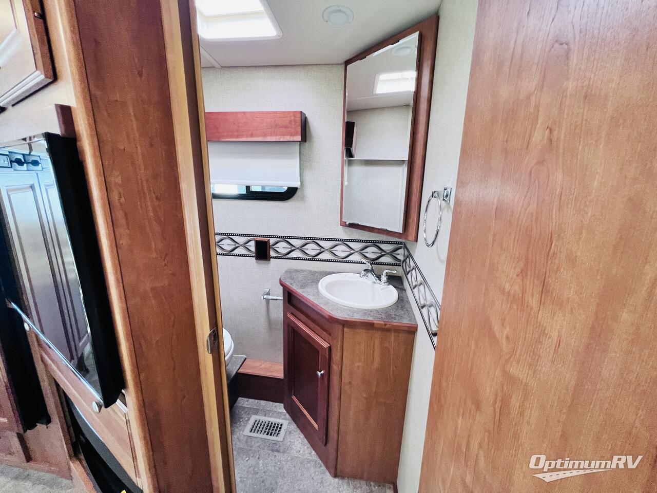 2016 Winnebago Vista LX 35F Photo 18