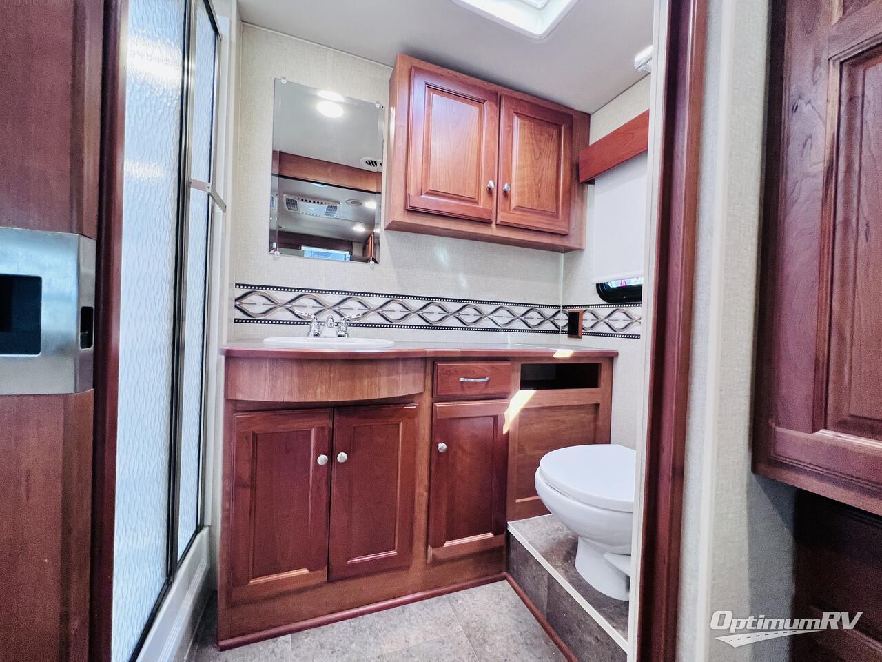 2016 Winnebago Vista LX 35F Photo 24