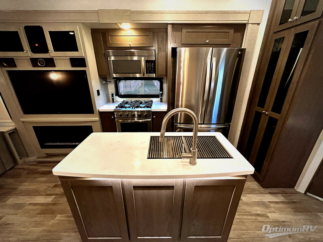 2022 Palomino Columbus 383FB Photo 6