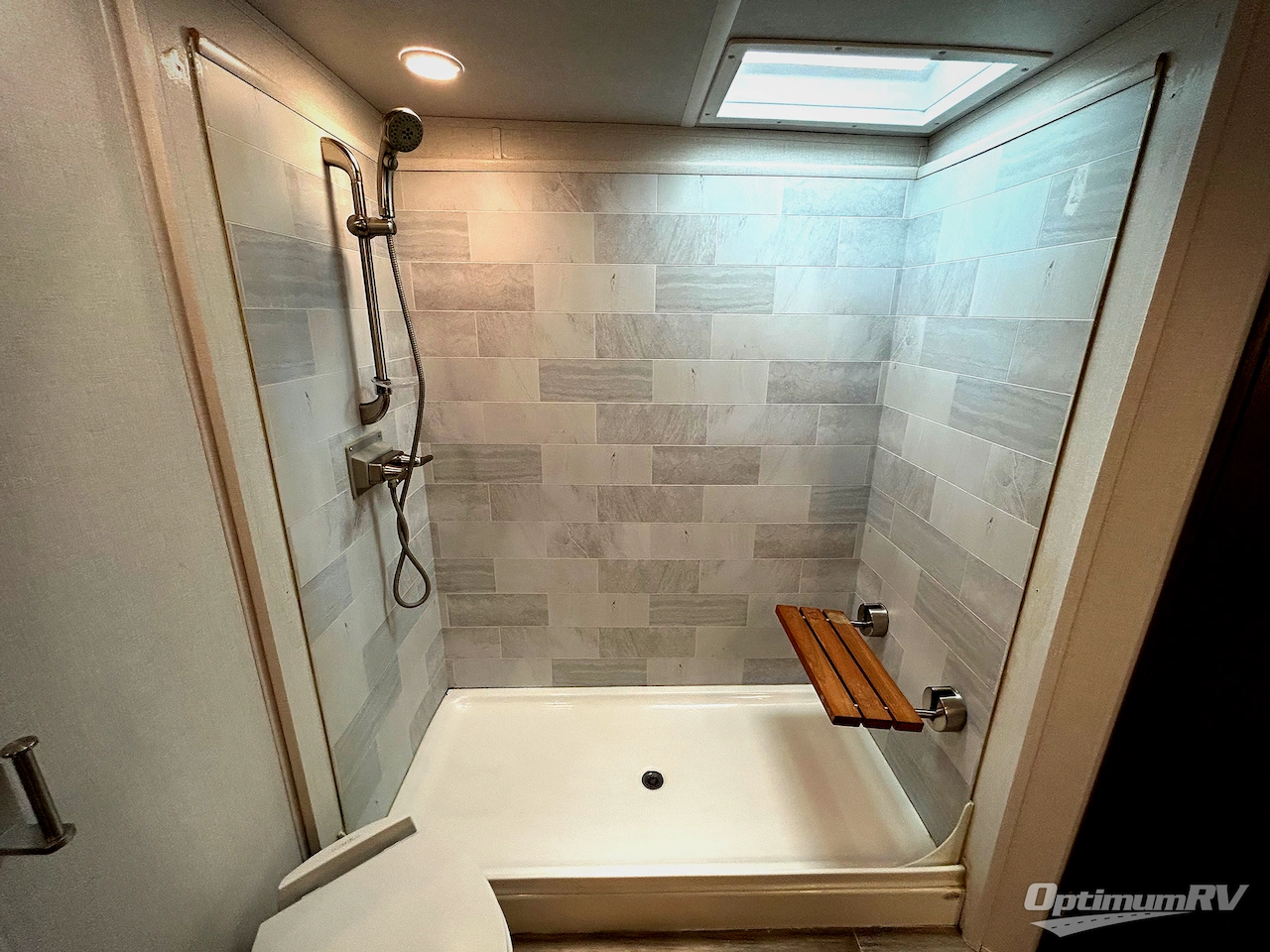 2022 Palomino Columbus 383FB Photo 11