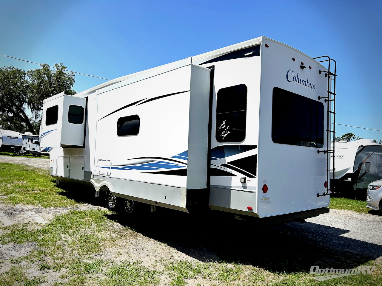 2022 Palomino Columbus 383FB Photo 3