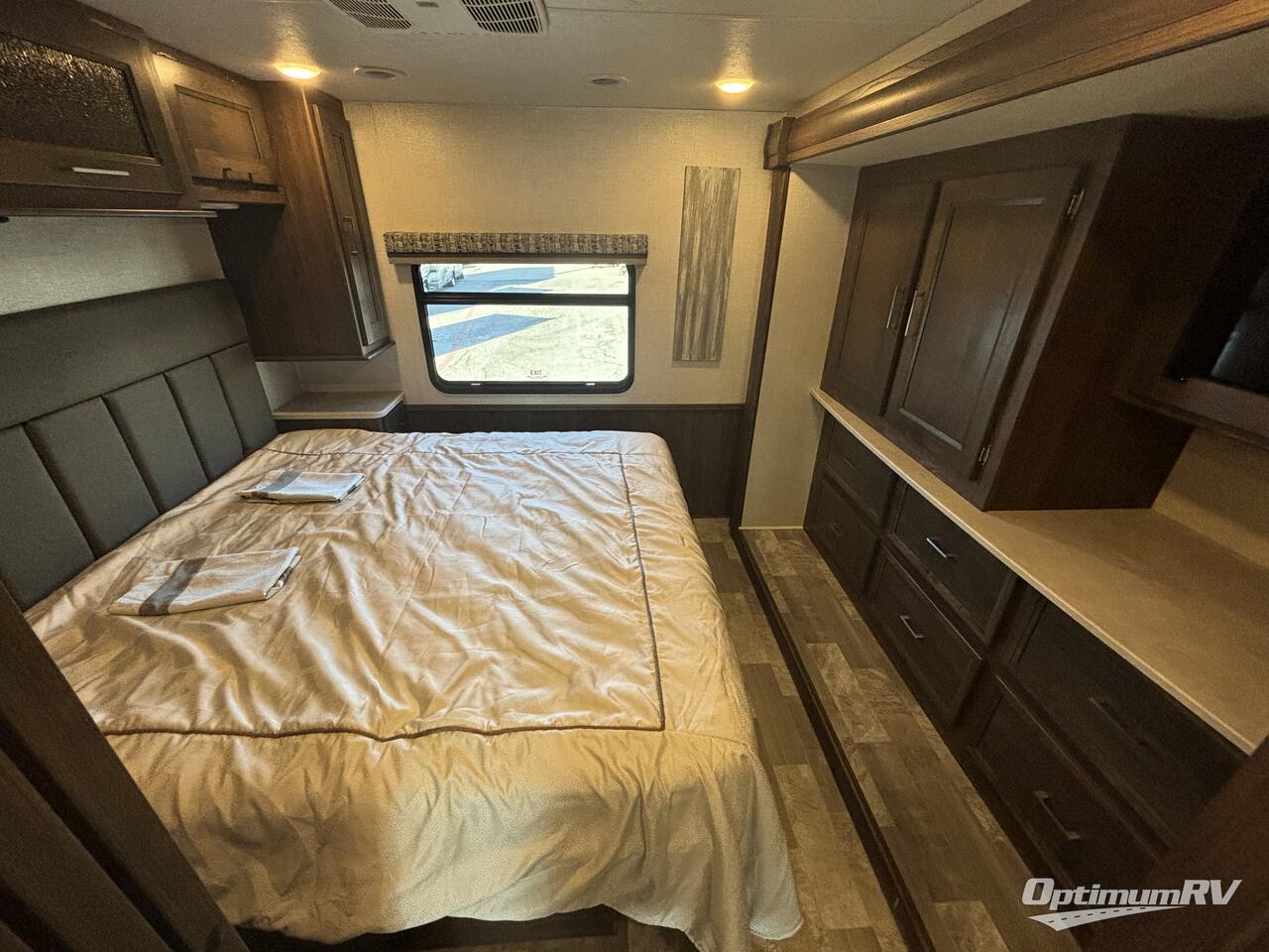 2021 Coachmen Mirada 32SS Photo 10