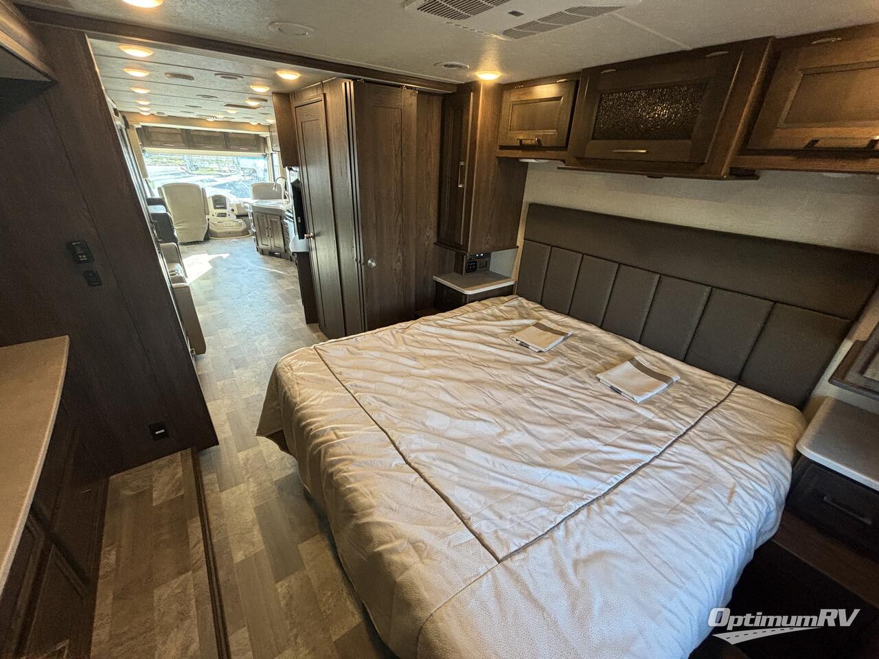 2021 Coachmen Mirada 32SS Photo 11