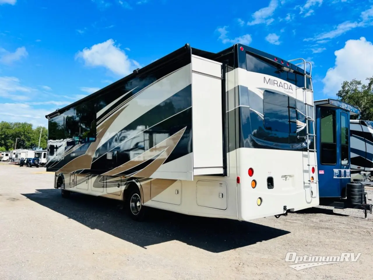 2019 Coachmen Mirada 32SS Photo 3