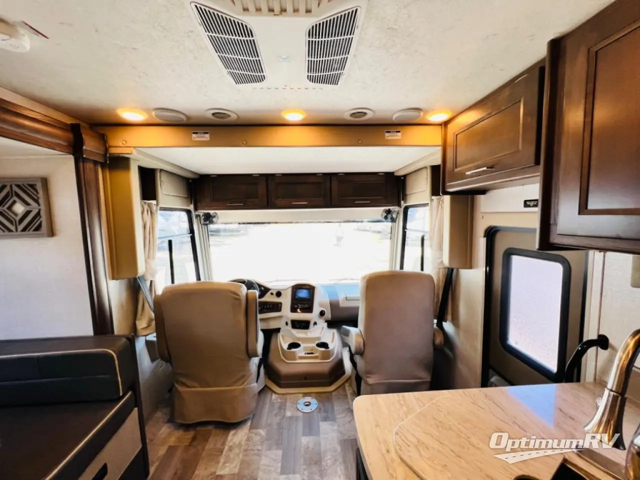 2019 Coachmen Mirada 32SS Photo 6