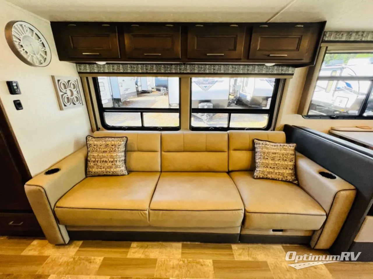 2019 Coachmen Mirada 32SS Photo 9