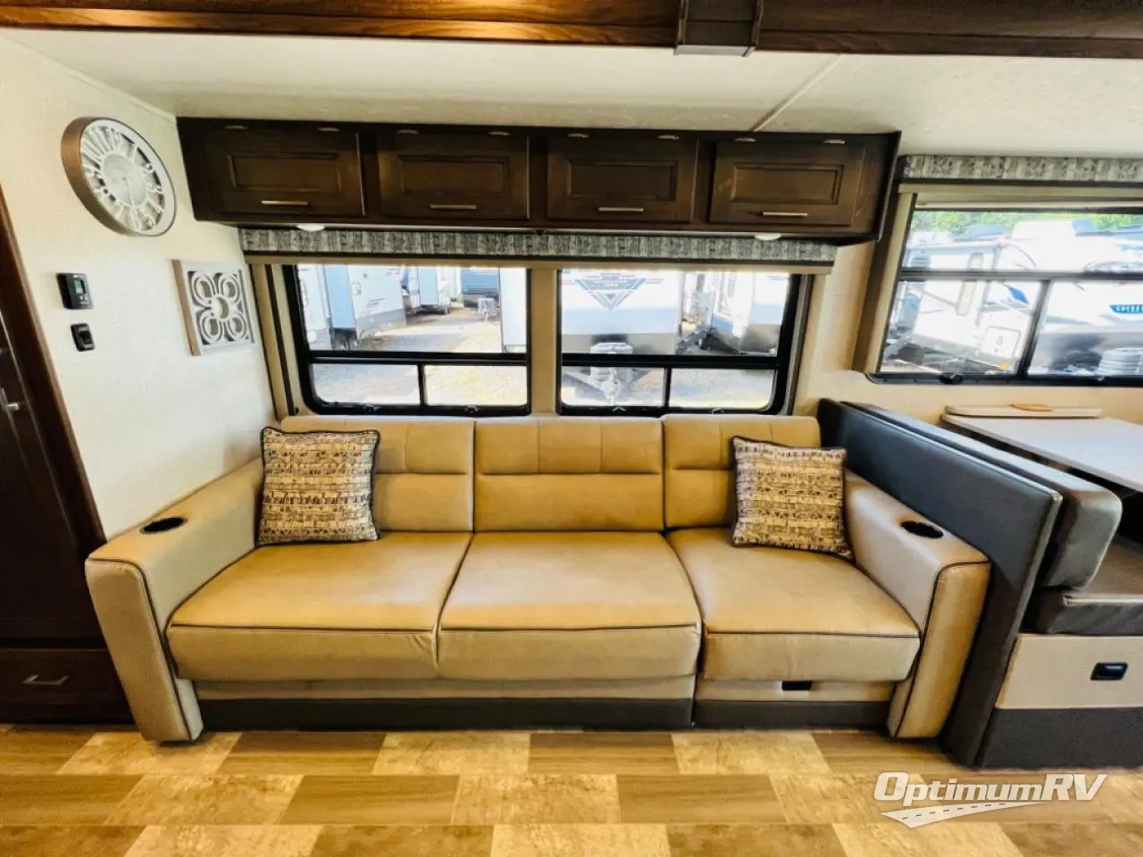 2019 Coachmen Mirada 32SS Photo 11