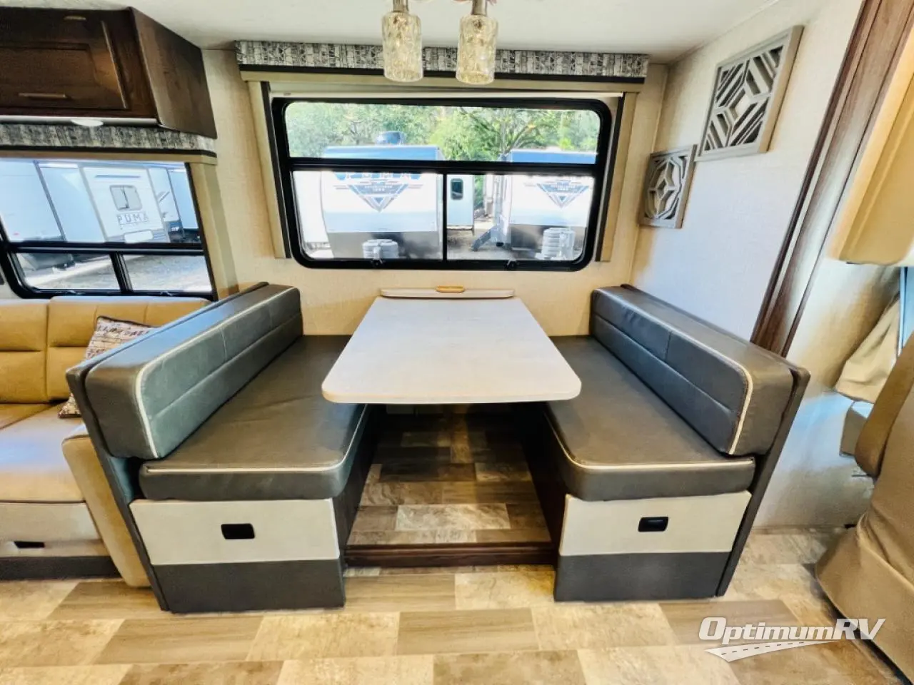 2019 Coachmen Mirada 32SS Photo 13