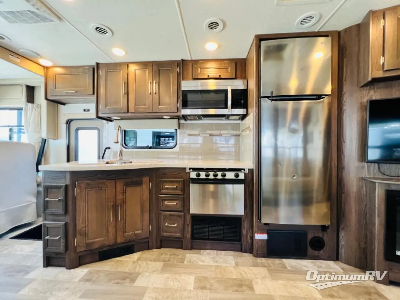 2019 Coachmen Mirada 32SS Photo 14