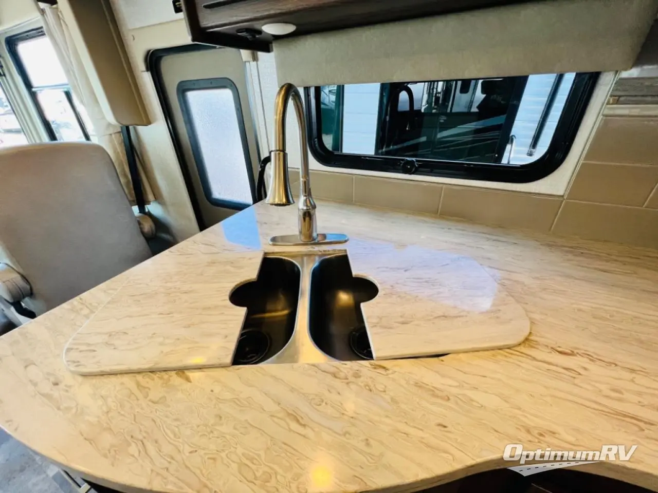 2019 Coachmen Mirada 32SS Photo 15