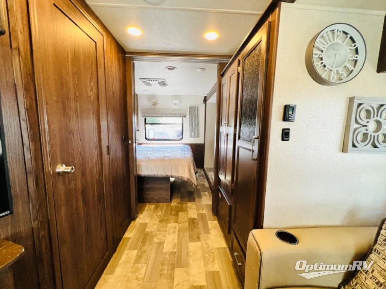 2019 Coachmen Mirada 32SS Photo 19