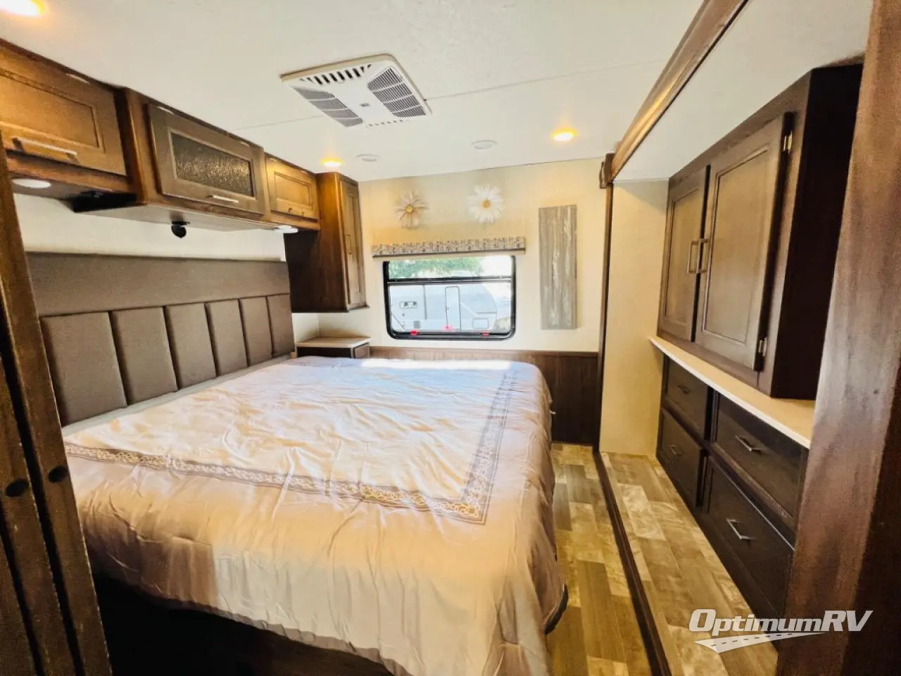 2019 Coachmen Mirada 32SS Photo 20