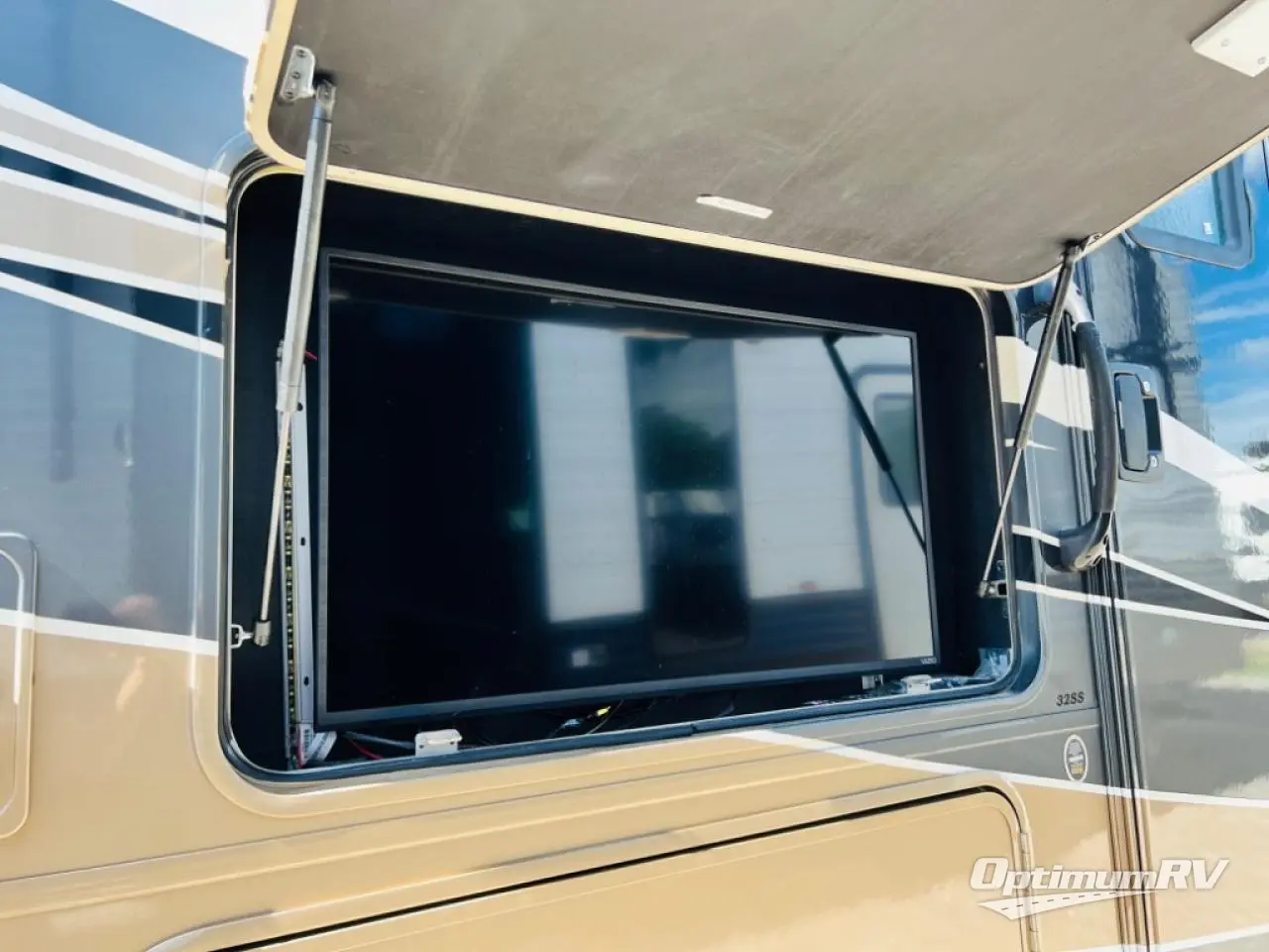 2019 Coachmen Mirada 32SS Photo 26