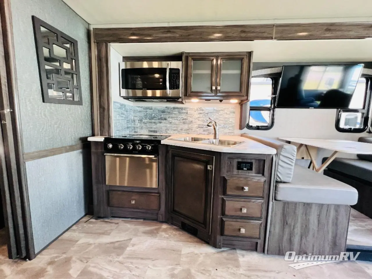 2021 Fleetwood Flair 28A Photo 11