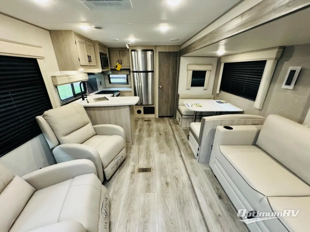 2024 Coachmen Catalina Legacy Edition 303RKDS Photo 4