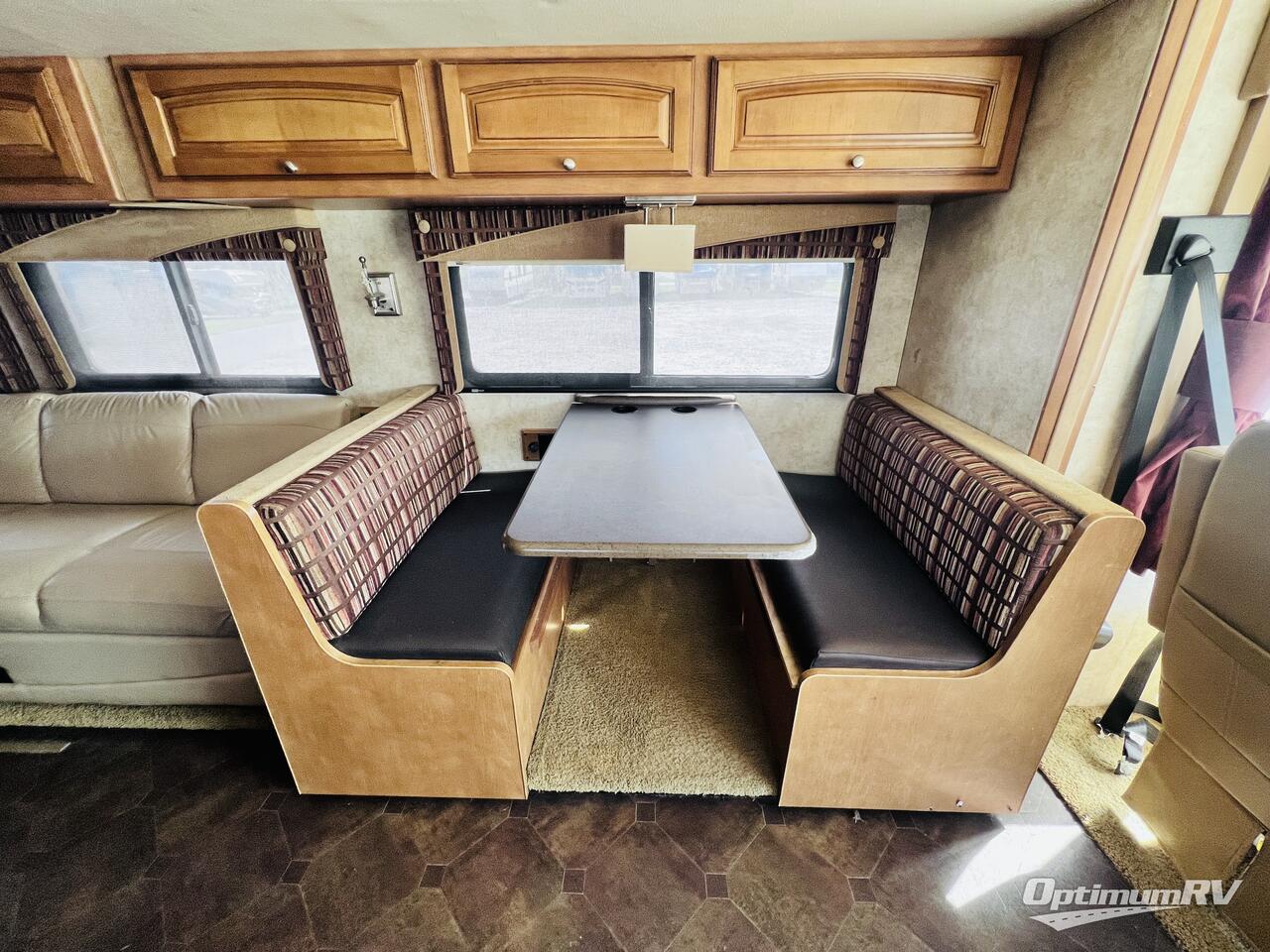 2012 Winnebago Vista 35F Photo 8