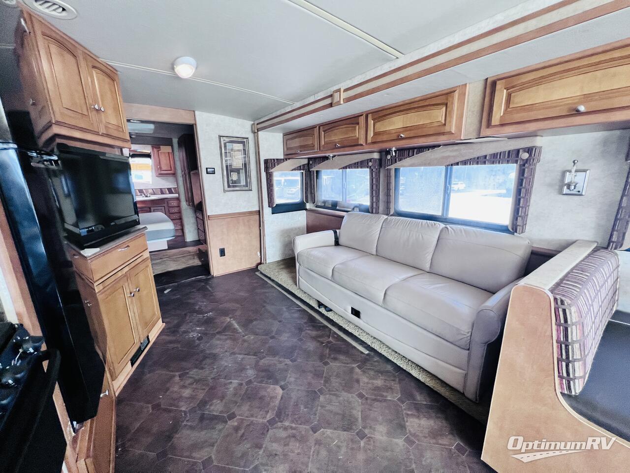 2012 Winnebago Vista 35F Photo 9