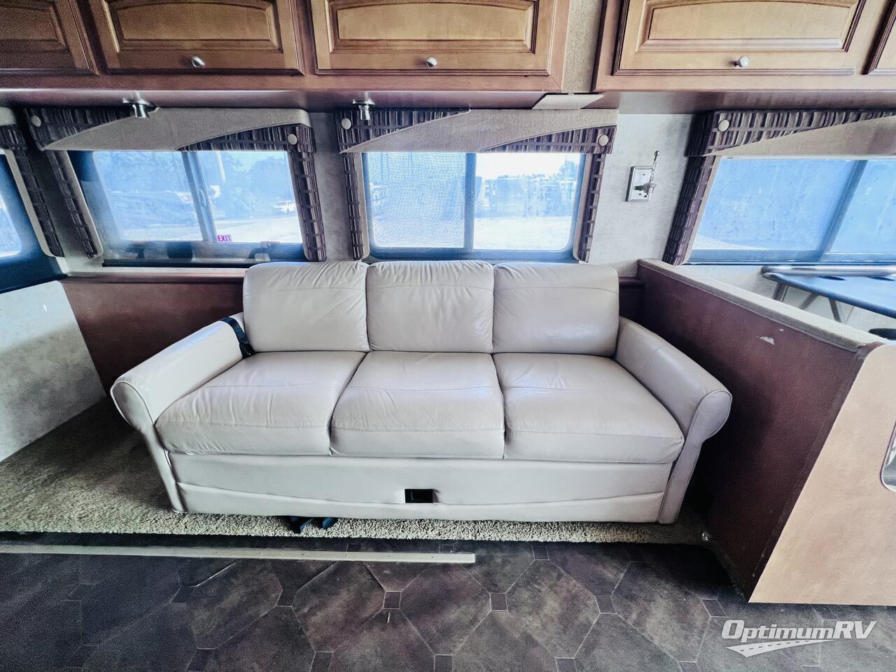 2012 Winnebago Vista 35F Photo 10