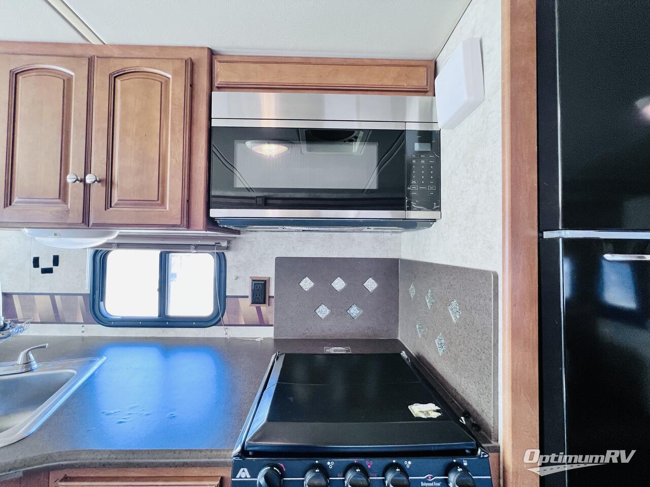 2012 Winnebago Vista 35F Photo 15