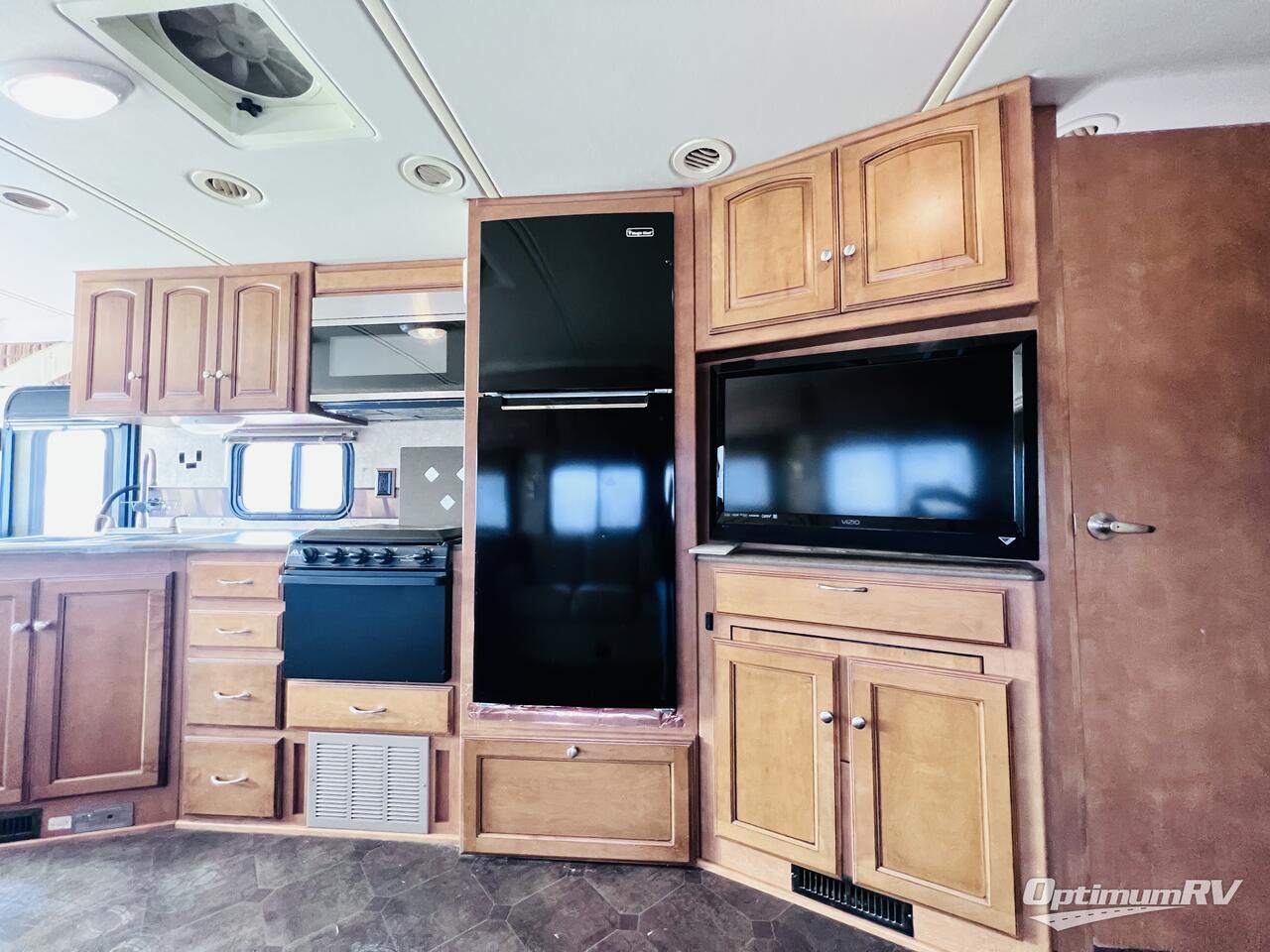 2012 Winnebago Vista 35F Photo 16