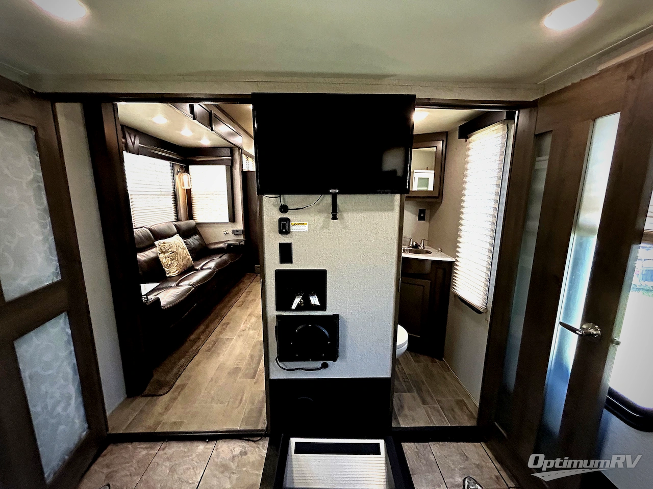 2018 Dutchmen Voltage V4005 Photo 19