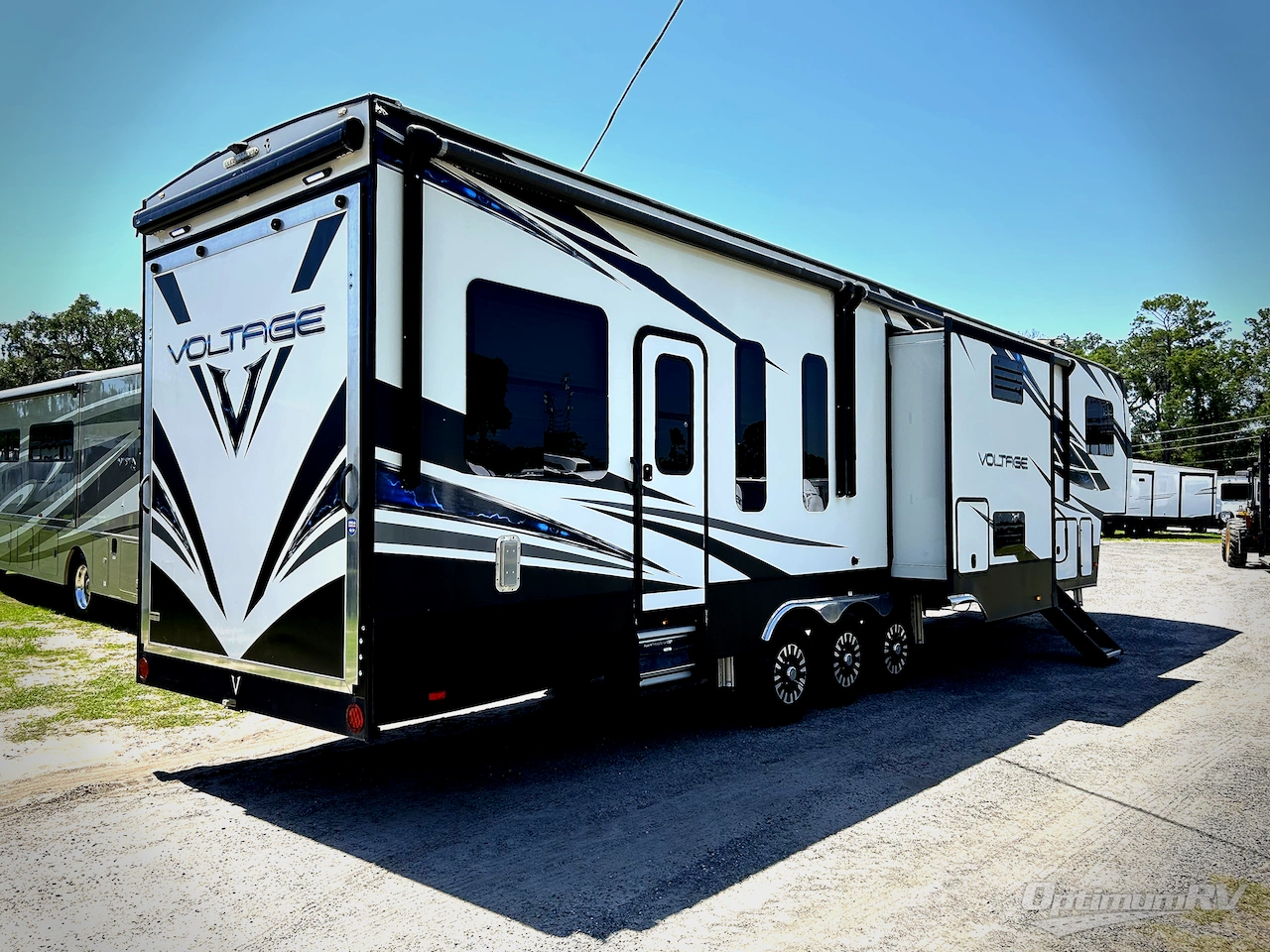 2018 Dutchmen Voltage V4005 Photo 2