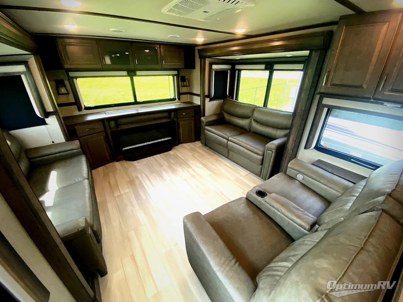 2022 Grand Design Solitude 375RES Photo 11