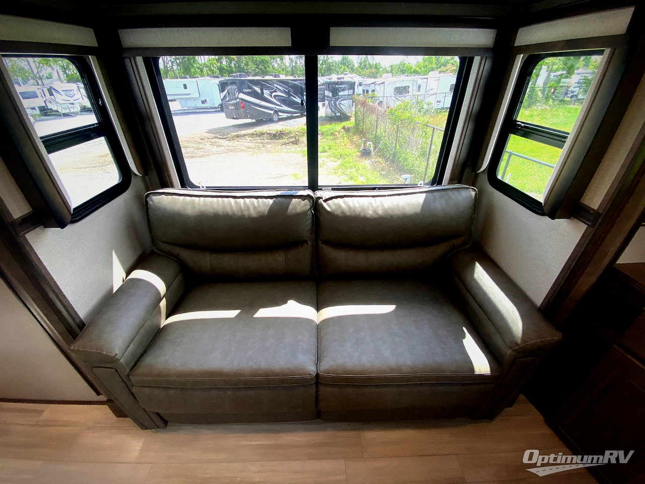 2022 Grand Design Solitude 375RES Photo 13