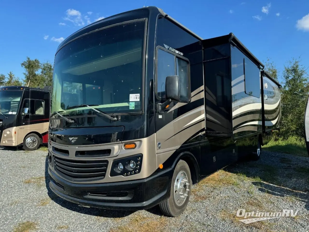 2017 Fleetwood Bounder 35P Photo 2