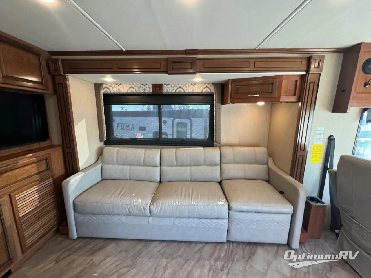 2017 Fleetwood Bounder 35P Photo 5