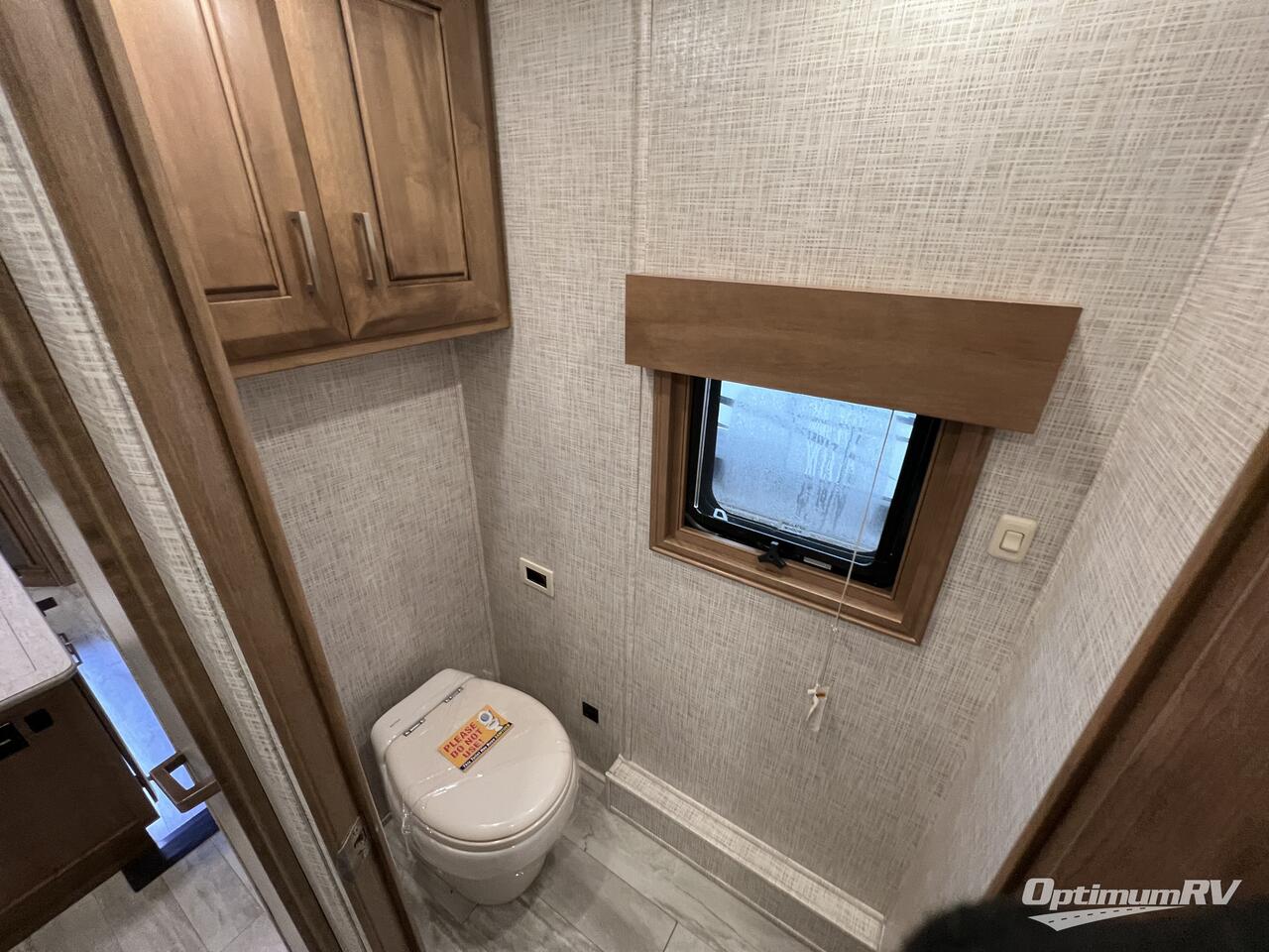 2020 DRV Luxury Suites FullHouse LX455 Photo 16