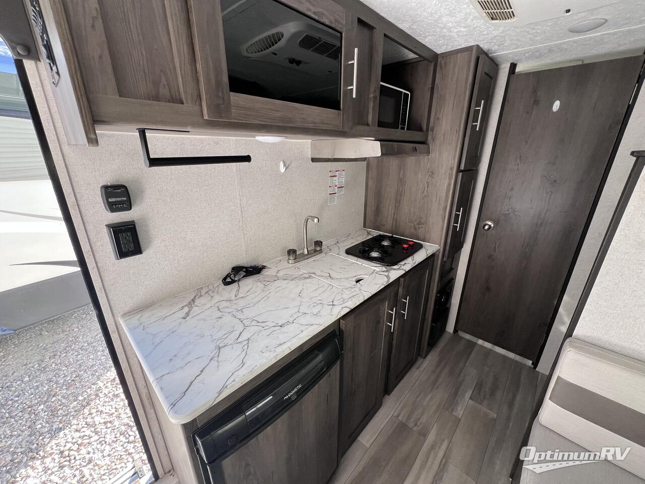 2021 Coachmen Clipper Ultra-Lite 17BH Photo 6