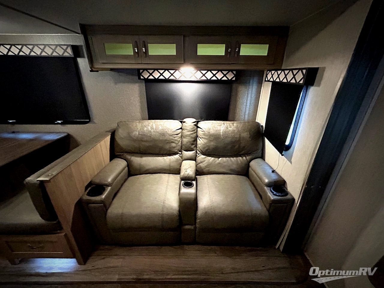 2021 Coachmen Freedom Express Liberty Edition 323BHDSLE Photo 16