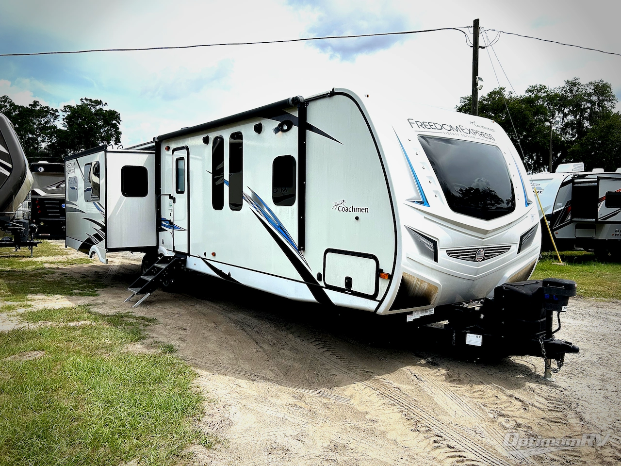 2021 Coachmen Freedom Express Liberty Edition 323BHDSLE Photo 1