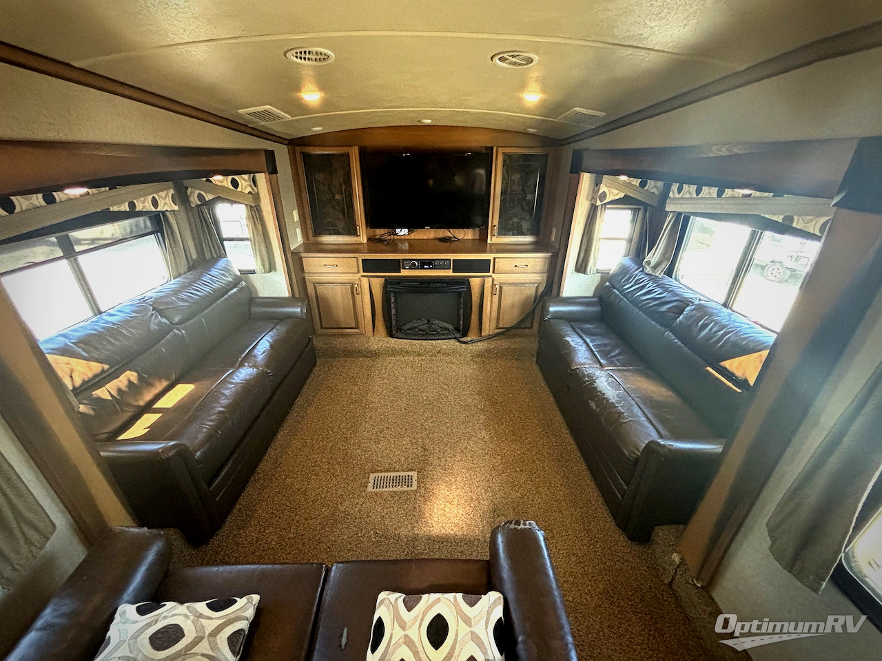 2016 Forest River Cedar Creek Hathaway Edition 38FL6 Photo 4