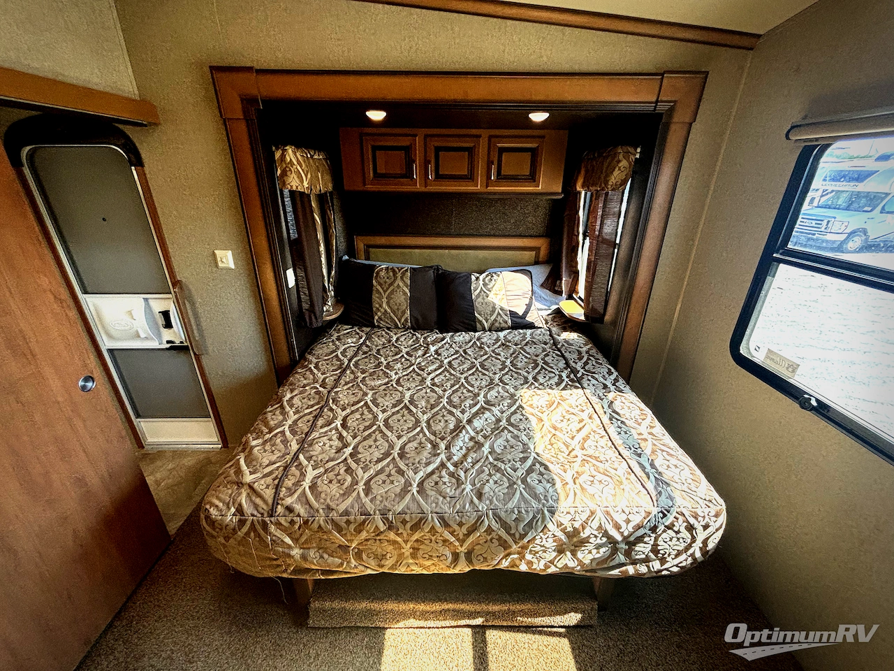 2016 Forest River Cedar Creek Hathaway Edition 38FL6 Photo 11