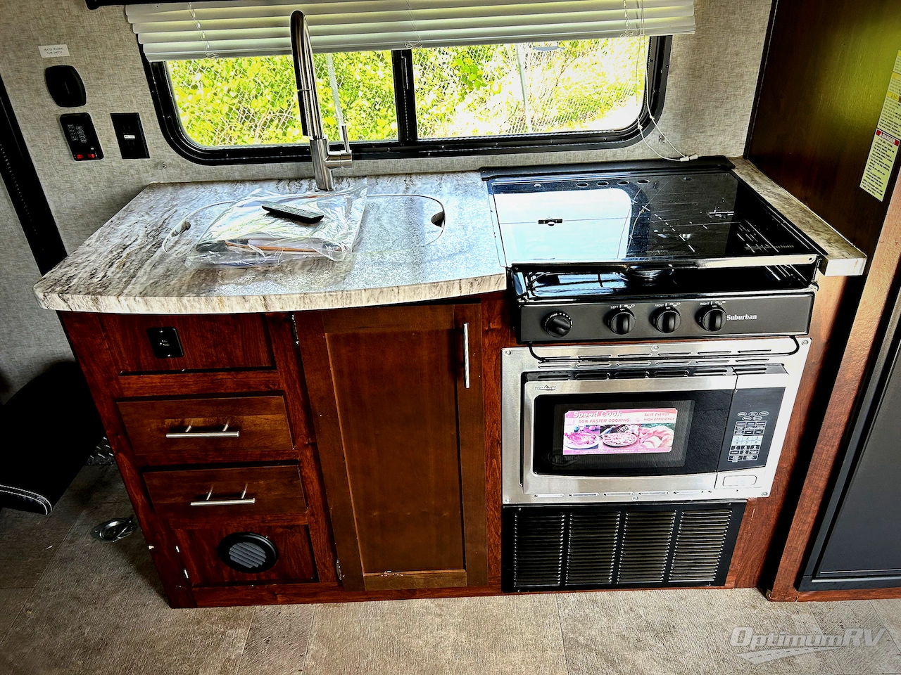 2018 Forest River Vengeance Rogue 25V Photo 6