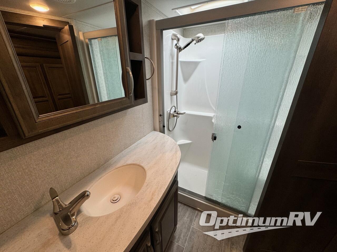 2019 Keystone Montana 3721RL Photo 9